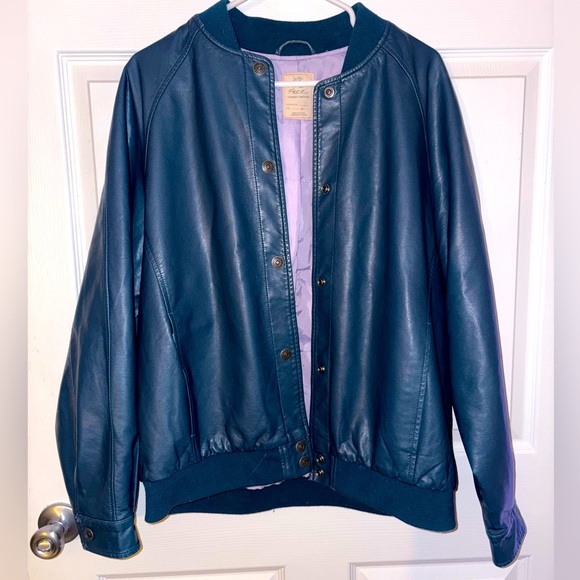 FREE PEOPLE VEGAN LEATHER JACKET💙💙 - Picture 2 of 4